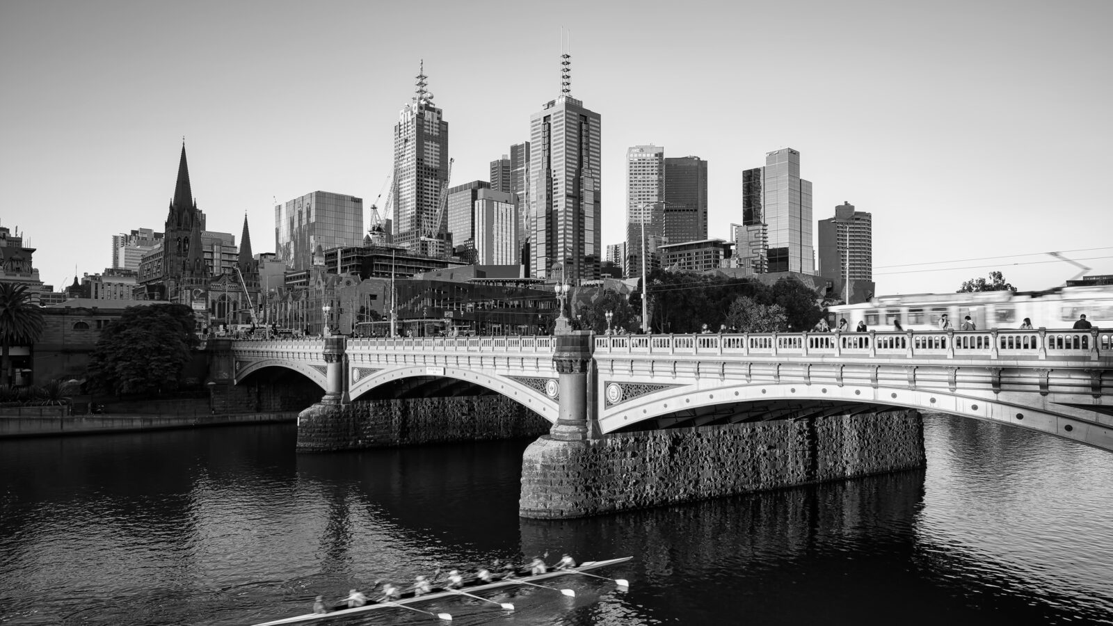 Ligne d'horizon de la ville de Melbourne en noir et blanc