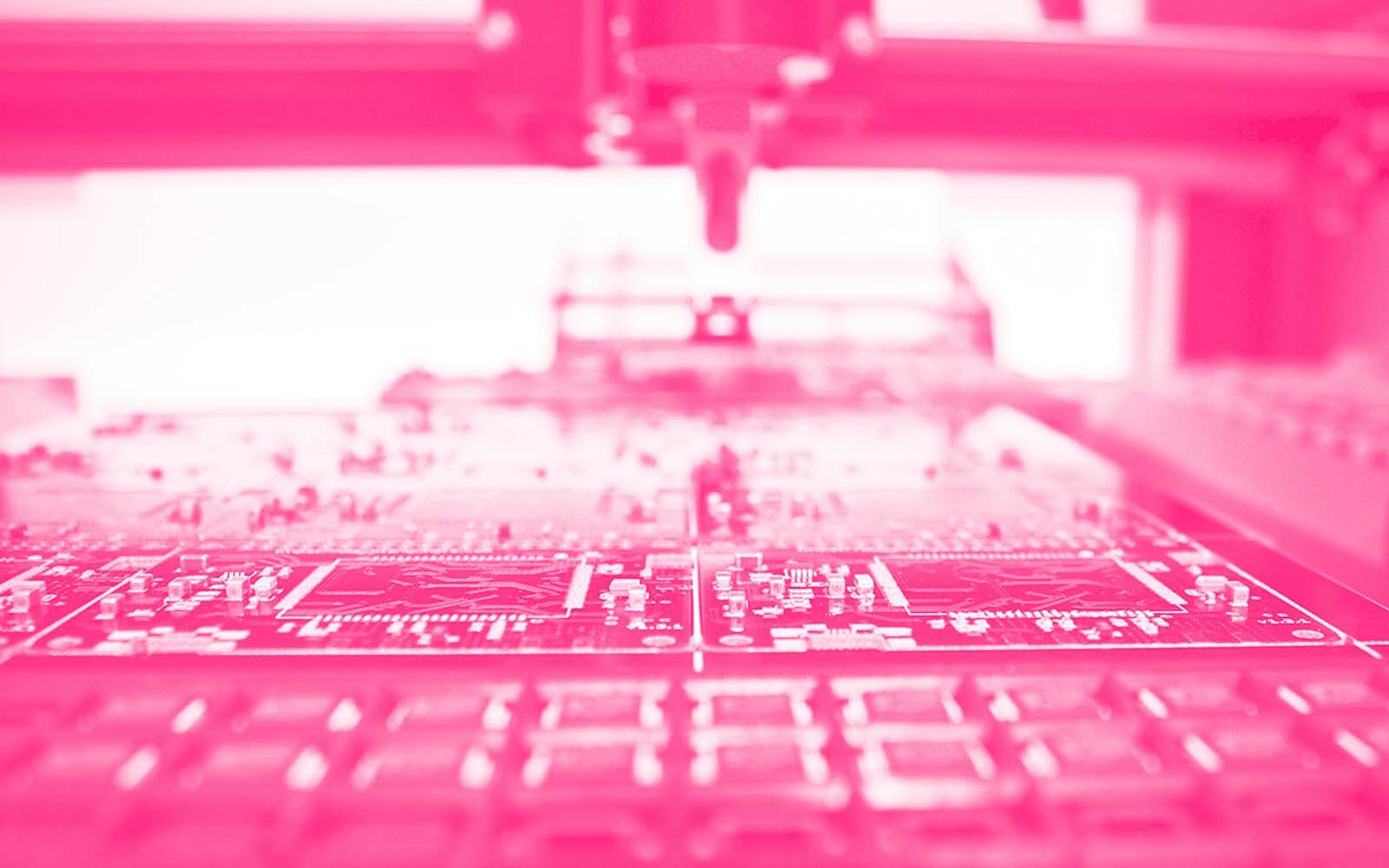 Vue rapprochée d'une puce électronique.